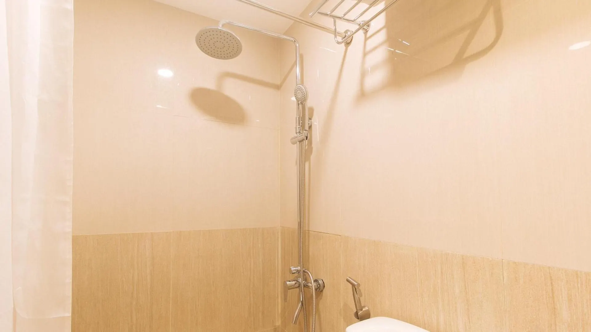 Отель Reddoorz Davao