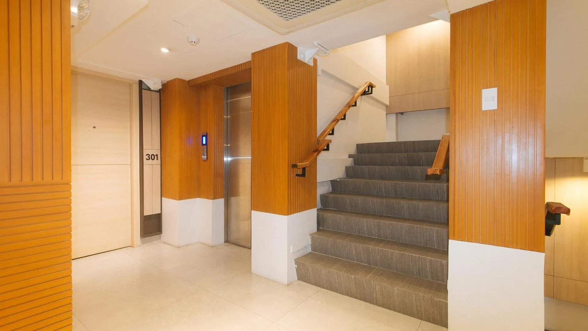 Отель Reddoorz Davao