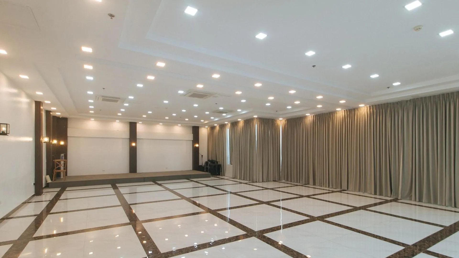 Отель Reddoorz Davao